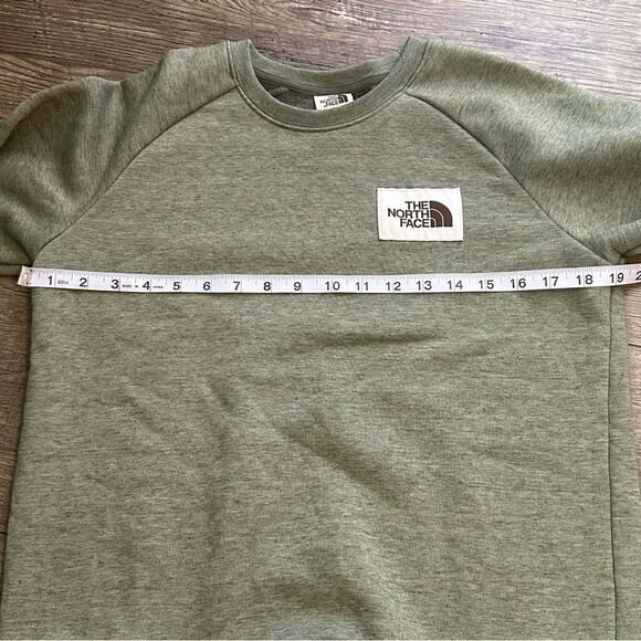 The North Face Heather Army Green Long Sleeve Sweatshirt in Size Small - Picture 7 of 10